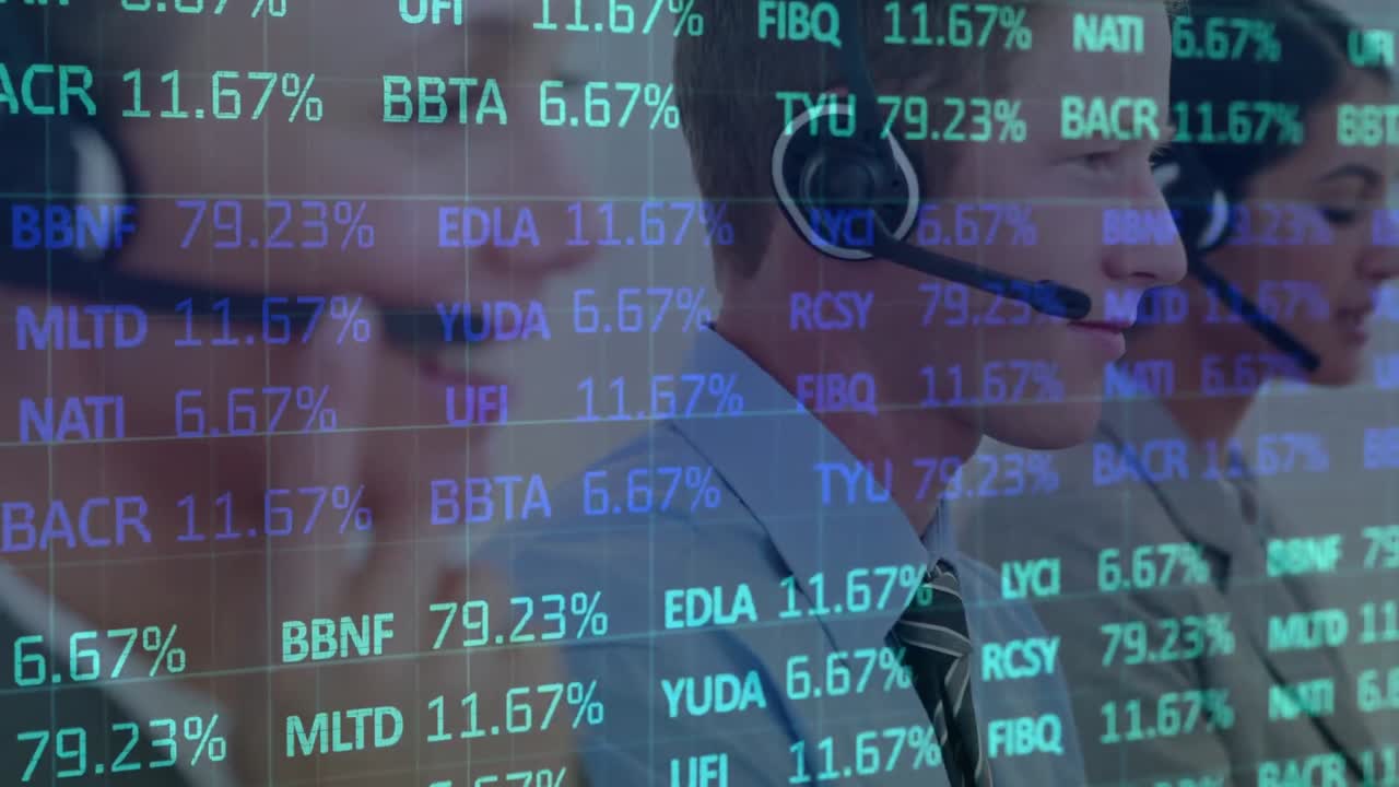 사무실에서 일하는 다양한 여성과 남성 컨설턴트에 대한 금융 데이터의 애니메이션