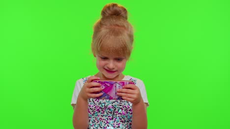 Child-girl-kid-loses-on-mobile-phone-game,-use-squishy-silicone-anti-stress-pop-it-toy-to-calm-down