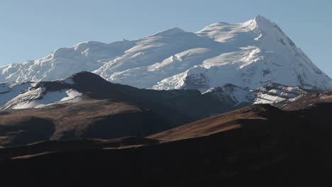 Static-shot-of-snowy-peak-in-late-day-sun