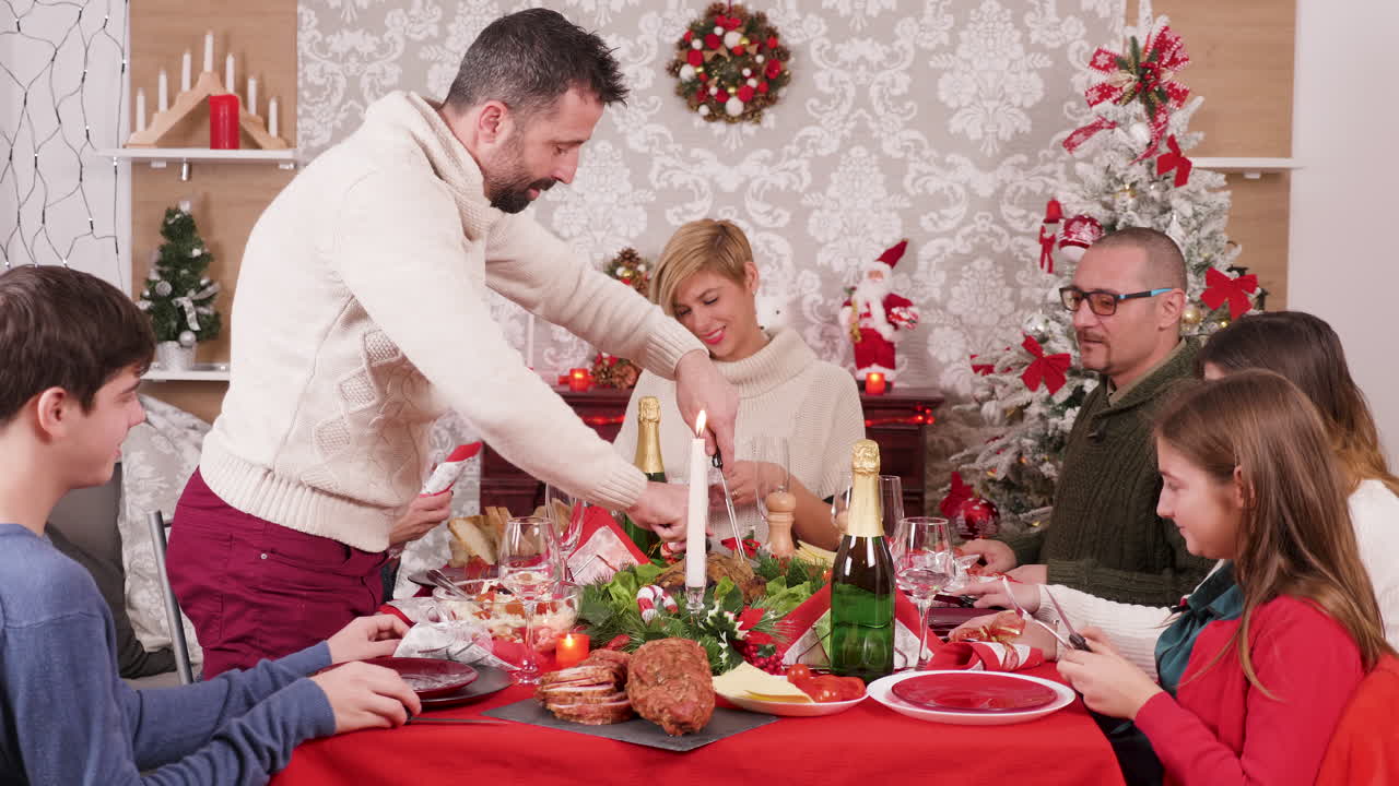 celebración de la cena de navidad en familia