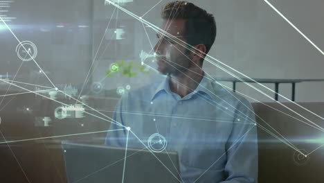 animación de la red de conexiones sobre el hombre caucásico usando computadora portátil