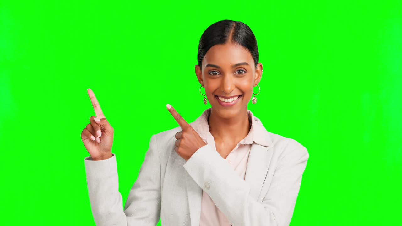 Kvinde, ansigt og peger, med green screen.