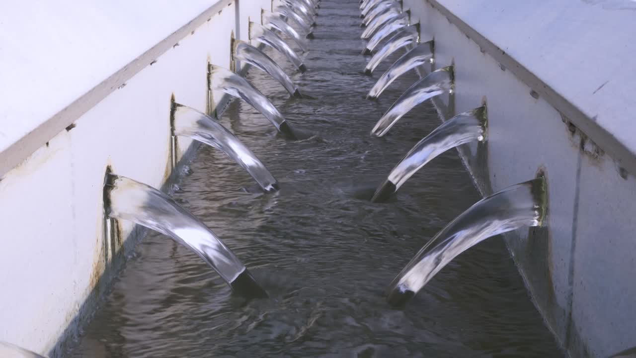 하수 처리 시설의 폐수.