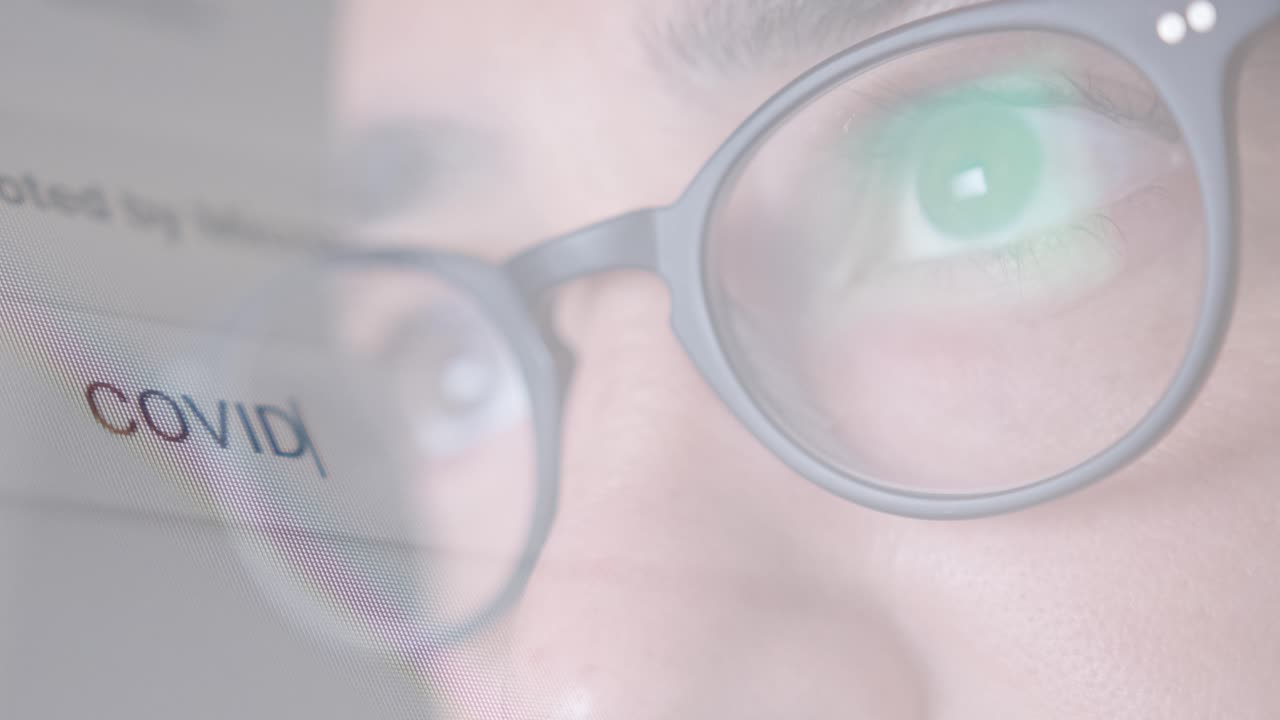 haciendo una búsqueda en la web para covid