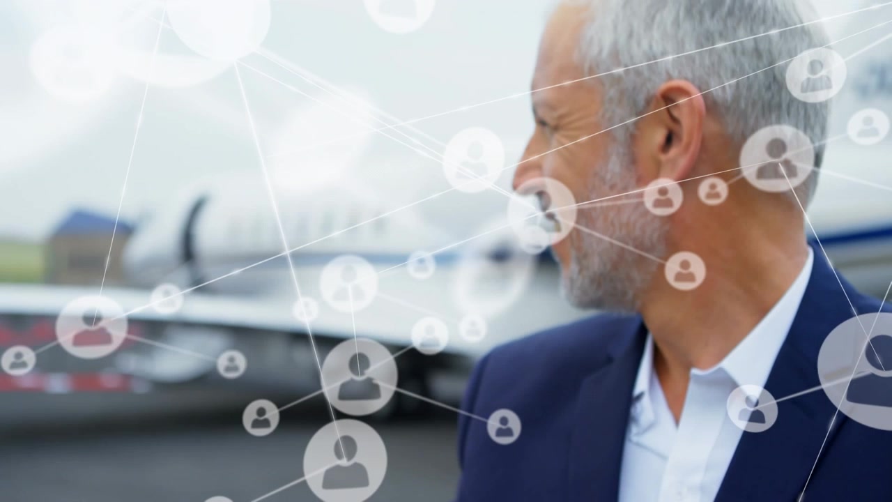 Animazione di rete di connessioni su uomo d'affari
