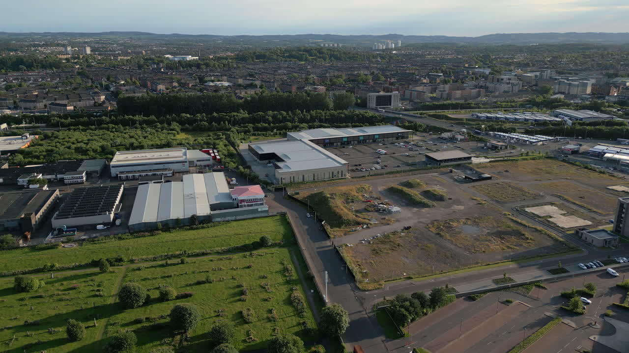 Vista aerea discendente del paesaggio urbano della zona di Hutchesontown a Glasgow