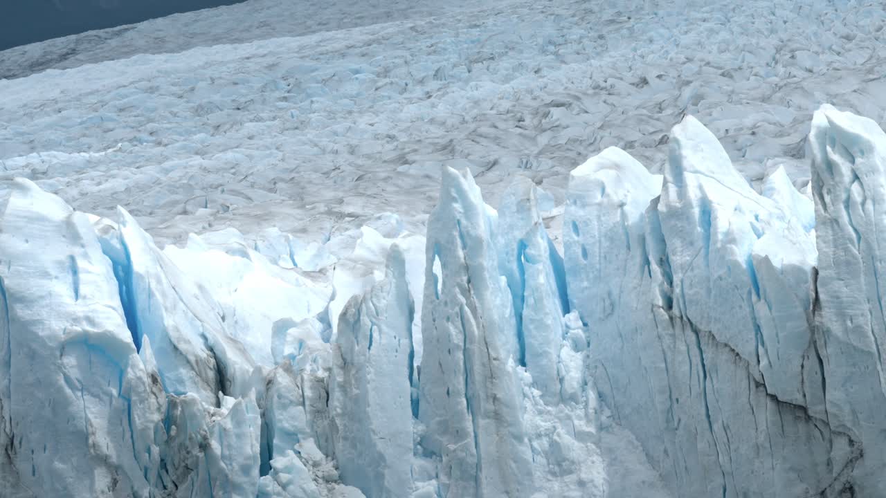 페리토 모레노 빙하 (perito moreno glacier) 는 세계에서 가장 유명한 빙하입니다.