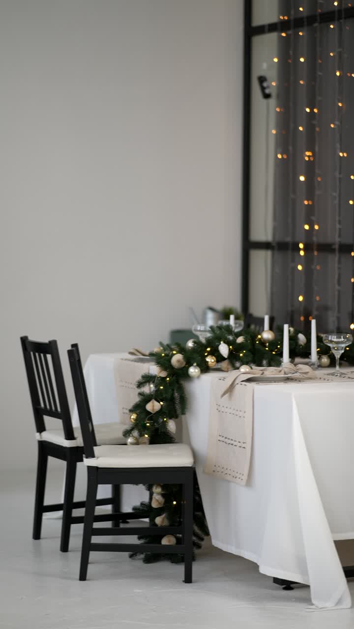 árbol de navidad borroso y cocina