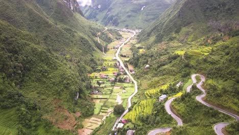 Drohnenaufnahmen-Von-Vietnam-Während-Der-Regenzeit