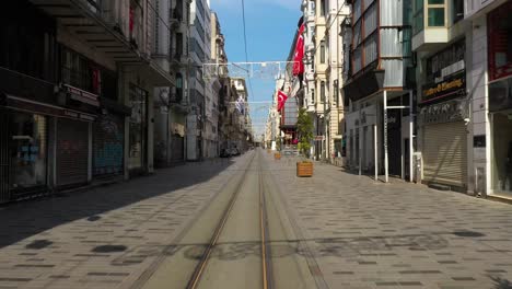 9. mai 2020, taksim, einkaufsgebiet von istanbul während der ausgangssperre wegen covid-19