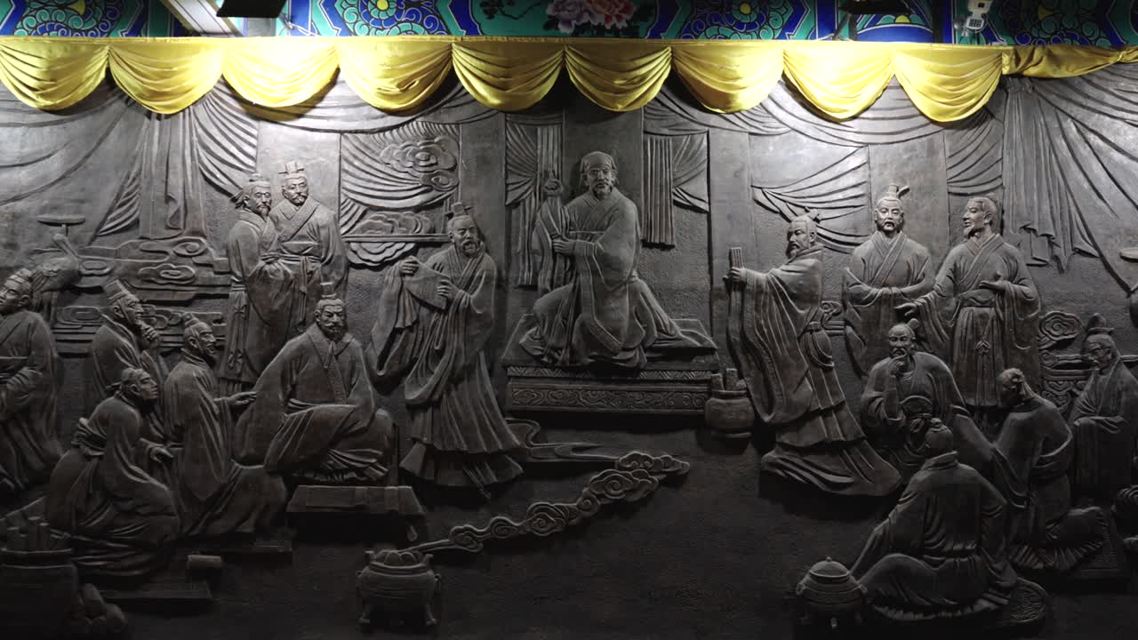 Xunzi, un grande filosofo cinese dell'antichità, tenne lezioni sull'intaglio della pietra e predicò agli studenti durante il periodo delle primavere e degli autunni e il periodo degli stati combattenti in Cina.
