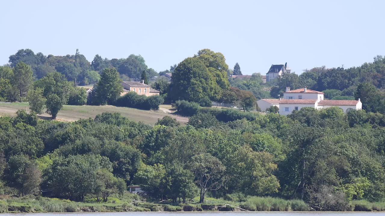 una vista panorámica del exuberante paisaje de blaye