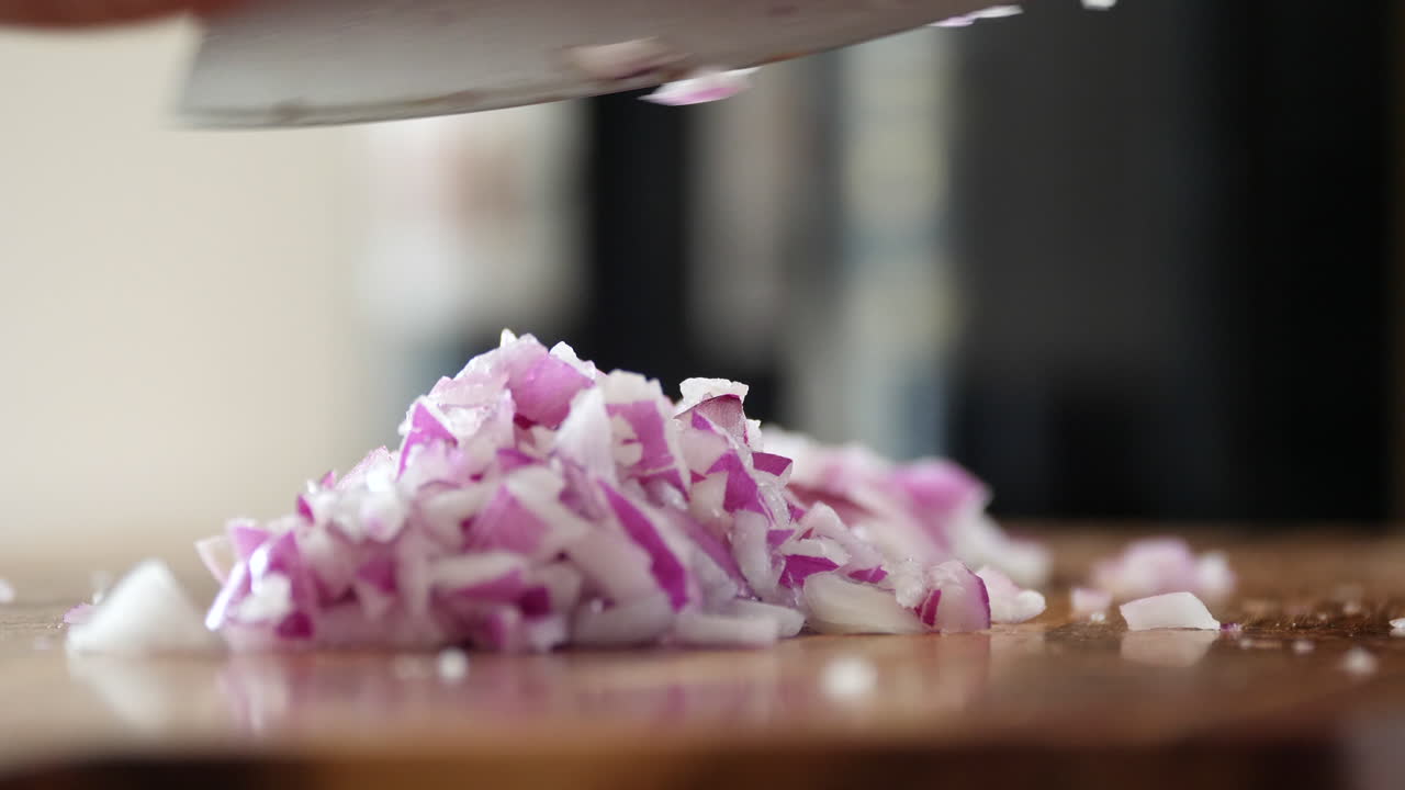 Scrapping onion into pile dynamic