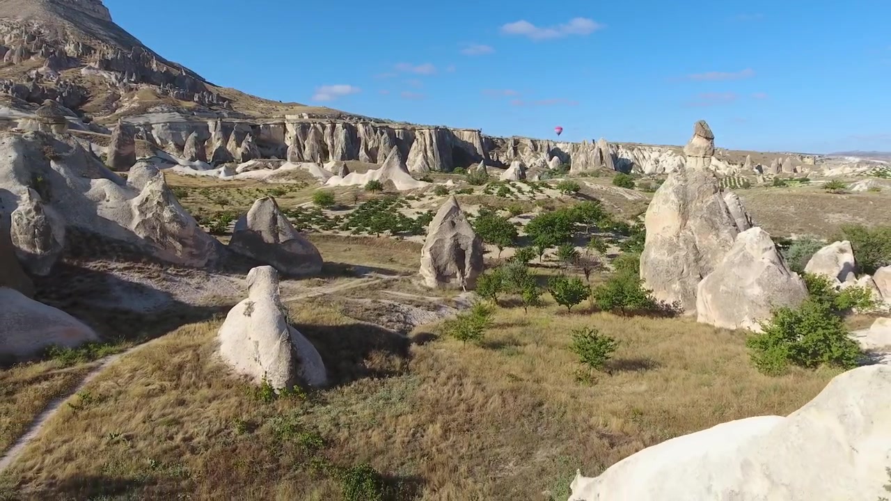 Kapadokya'daki Peri Bacası Kaya Oluşumlarının Havadan Görünümü.
