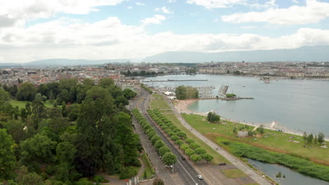 Toma-Aérea-Descendente-Sobre-El-Quai-Gustave-Ador-De-Ginebra.