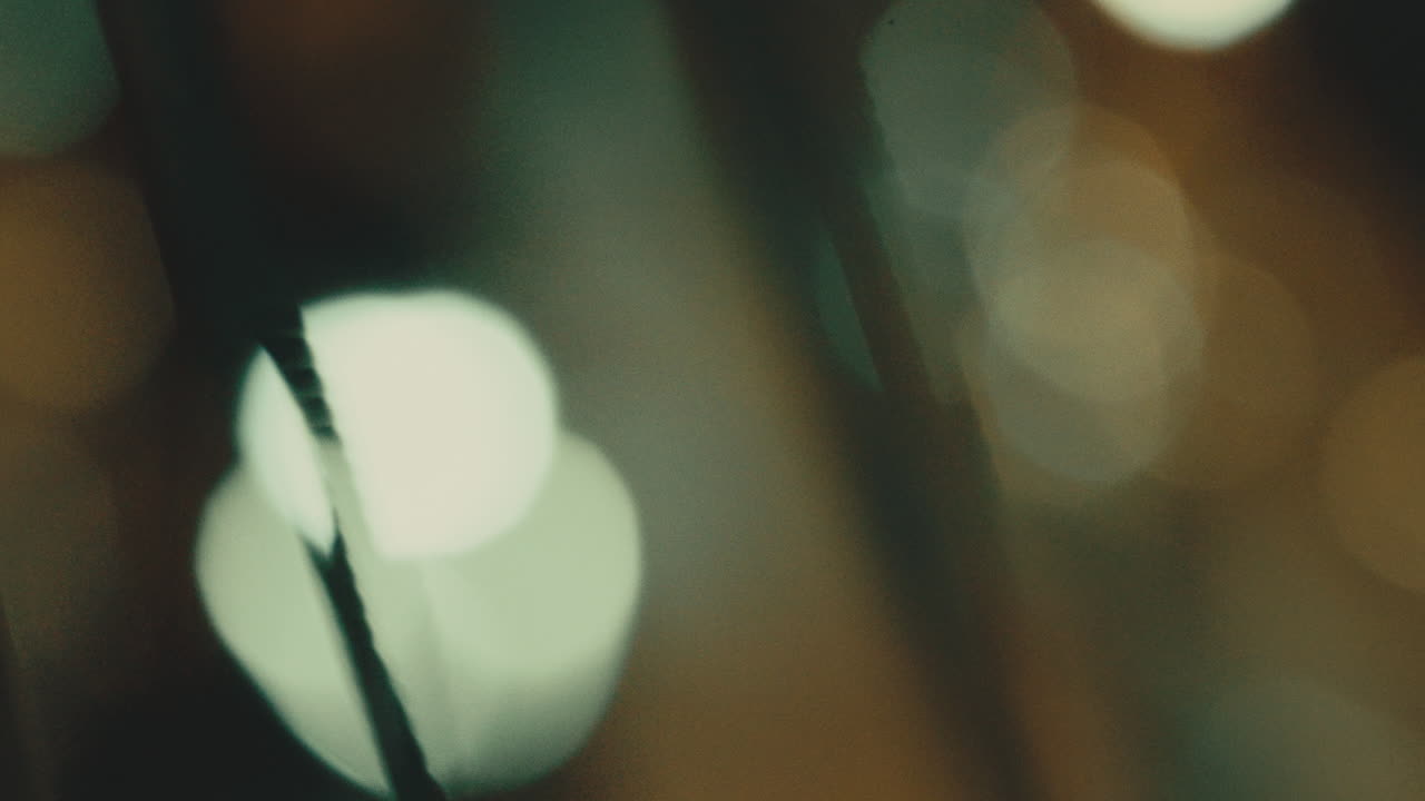 저녁 도시에서 교통체증 보케 불빛을 흐릿하게