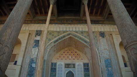 bukhara uzbekistan meczet bolo hauz zbudowany w 1718 roku i mały minaret