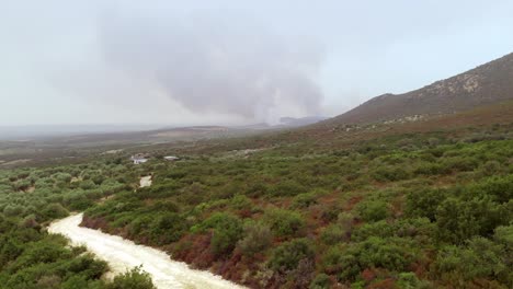 Drohnen-Luftaufnahme,-Waldbrand,-Flammen,-Waldbrand,-Buschfeuer,-Sommer