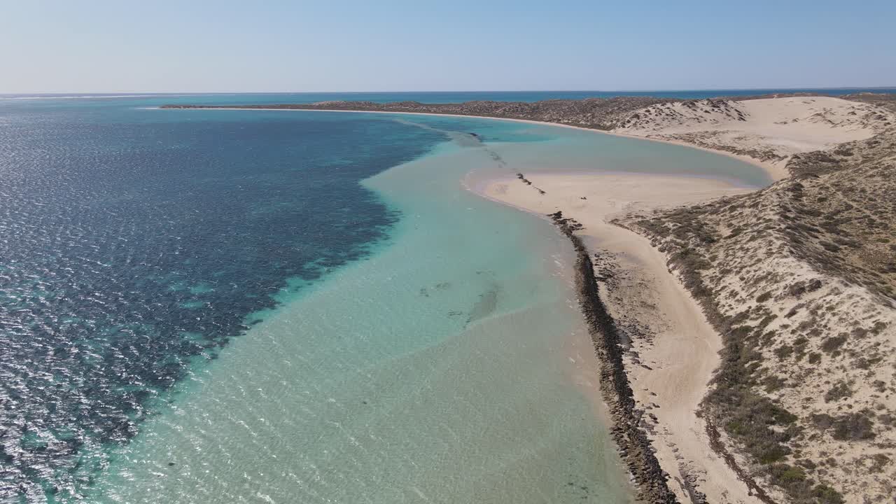 4k paraíso desierto agua turquesa bahía playa aérea cámara lenta 60fps