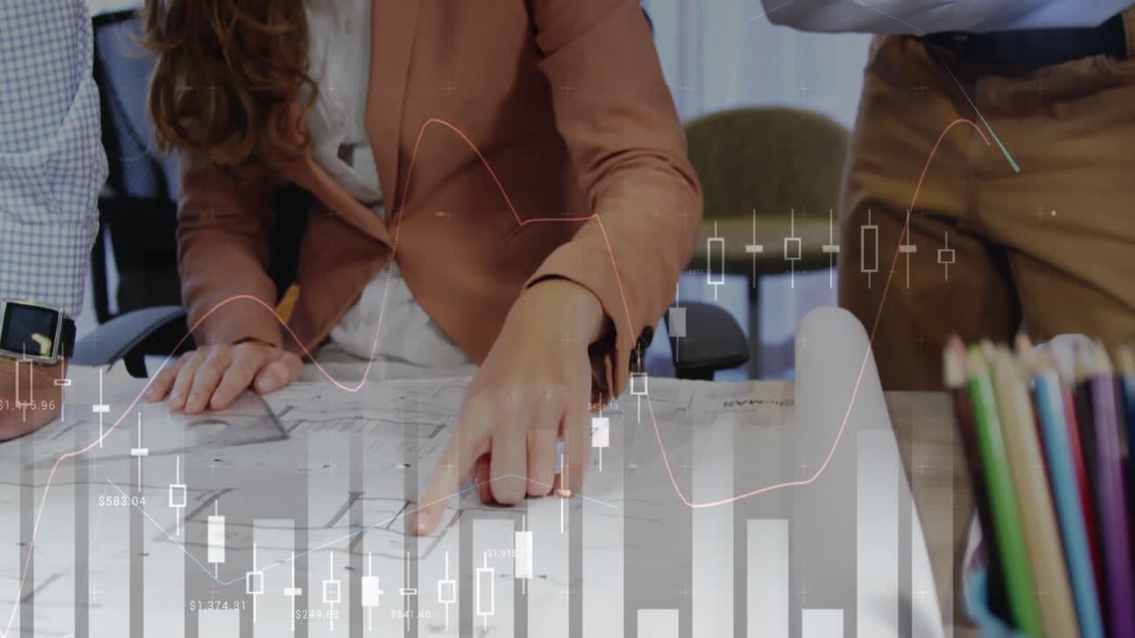 animación de gráficos con números sobre diversos compañeros de trabajo discutiendo el plan en la oficina