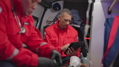 Ambulance,-patient-and-paramedic-with-tablet