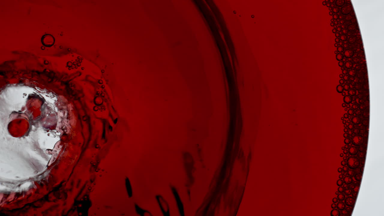 알코올 음료 컵 클로즈업, 음주 액체 채우기 와인 글래스