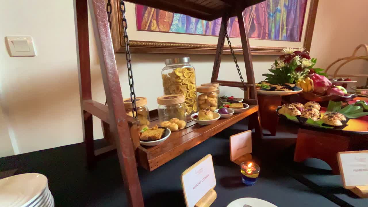 식탁에 장식 된 음식