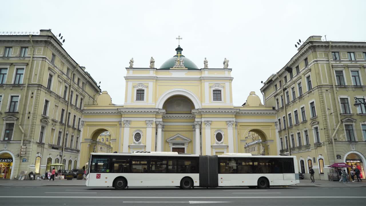 세인트 페테르부르크 교회와 거리 장면