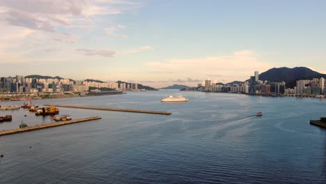 Bahía-De-Hong-Kong-Y-Horizonte-En-Un-Hermoso-Día,-Vista-Aérea