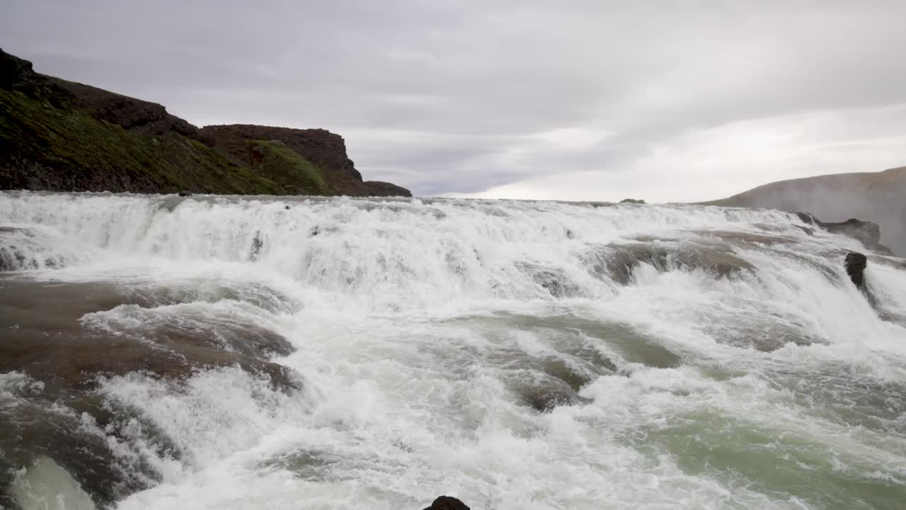 guffoss falls in iceland 짐벌 비디오 패닝 오른쪽 슬로우 모션