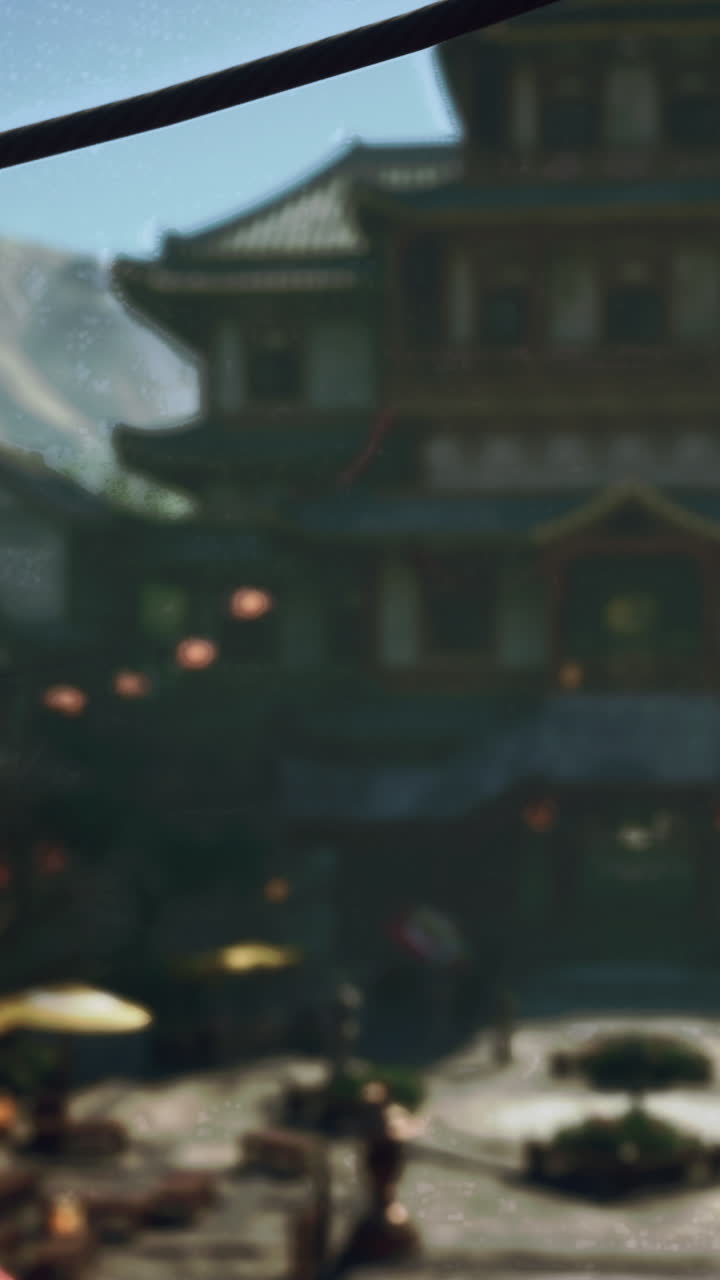 공중 에 매달린 빨간 등불 을 들고 중국 마을 의 거리 를 고 있는 사람 들