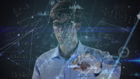hombre trabajando en ecuaciones matemáticas animadas.