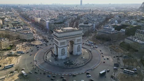 Arc-de-Triomphe-and-car-traffic-on-roundabout,-Paris-cityscape,-France