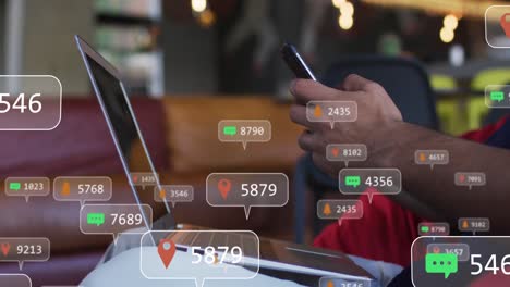 animación de iconos de las redes sociales sobre un hombre biracial usando un teléfono inteligente y una computadora portátil