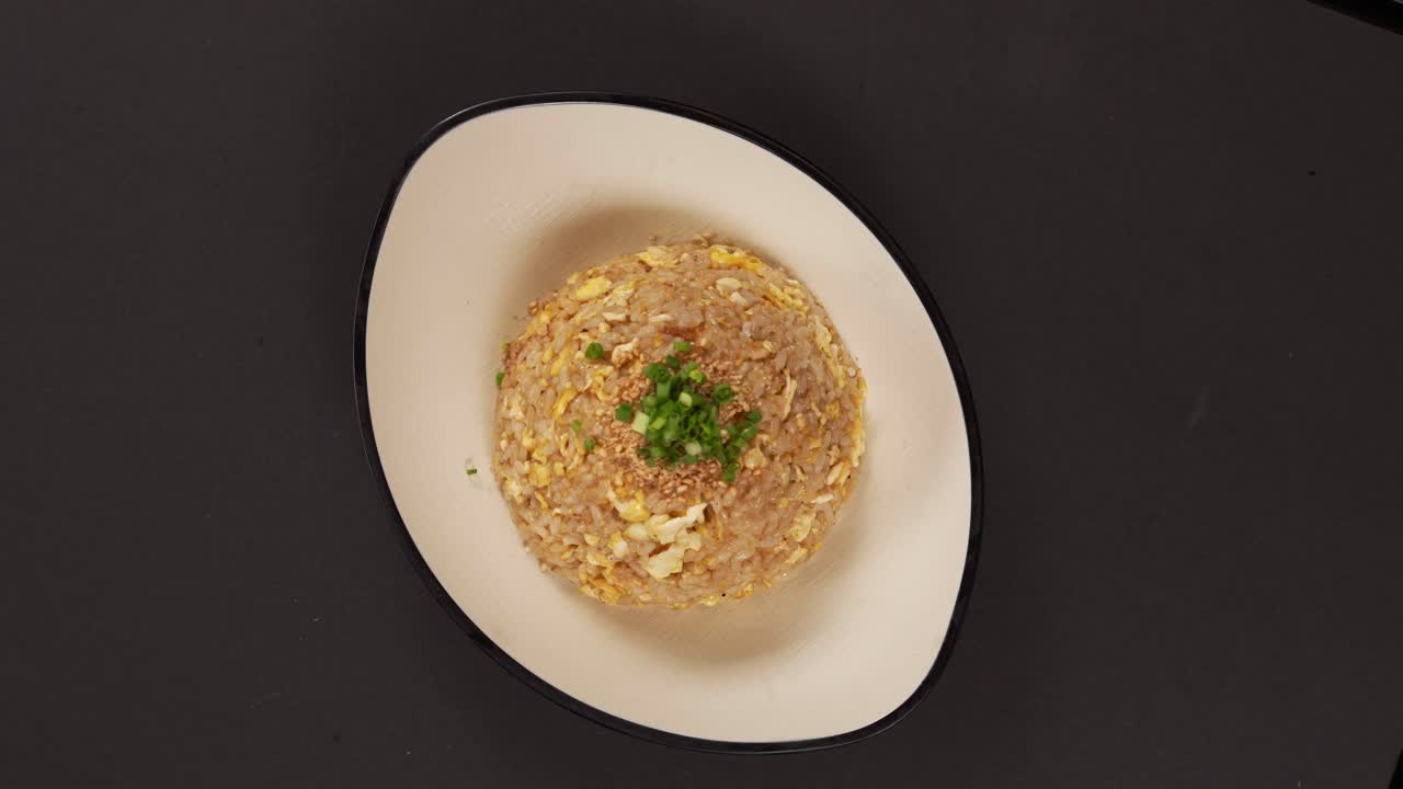 A rich and savory fried rice with fluffy eggs, delivering a perfect harmony of flavor and texture. 부드러운 계란과 진한 감칠맛이 조화를 이루는 볶음밥, 고소한 풍미가 살아있는 한 그릇.