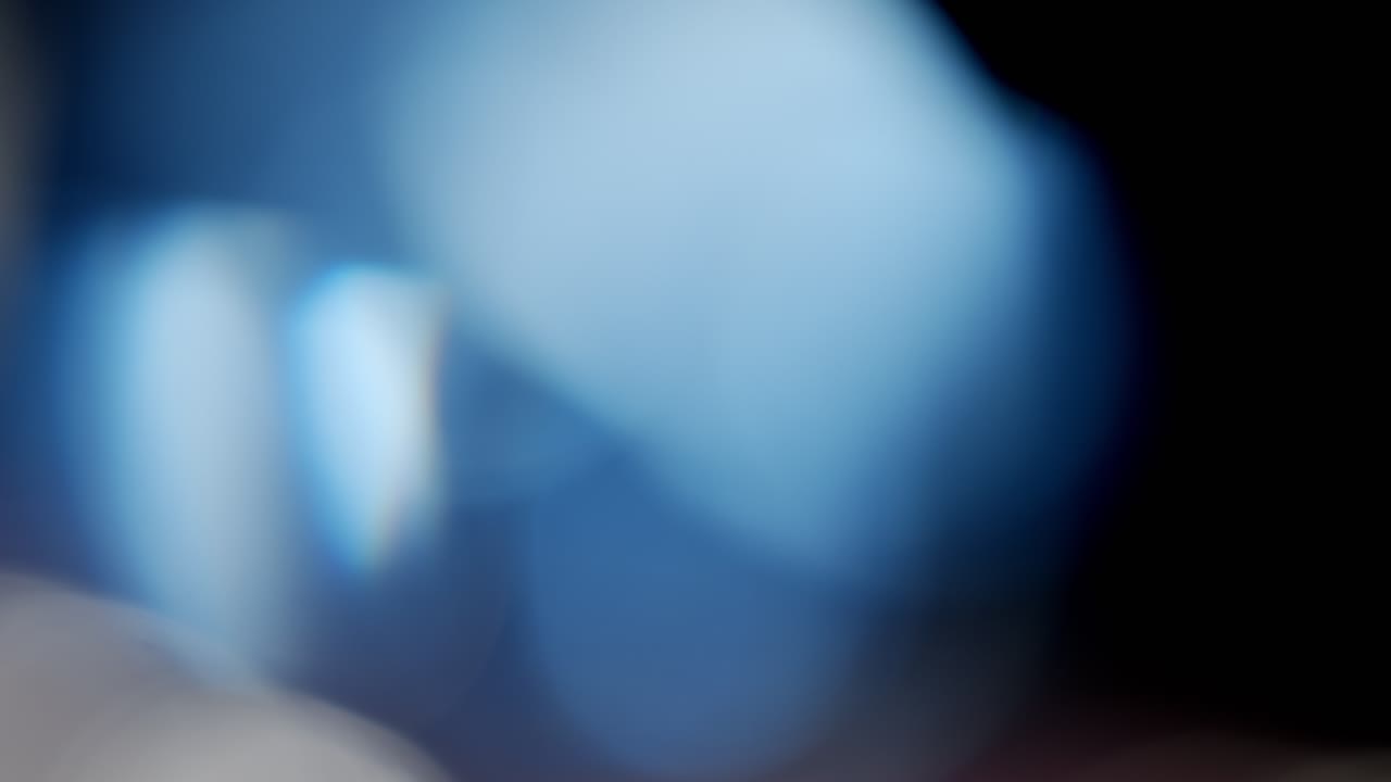 imágenes de fugas de luz multicolor sobre fondo negro, transiciones de superposiciones de fugas de destellos de lente