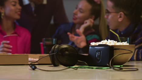 Closeup-of-walkman,-popcorn-and-headphones