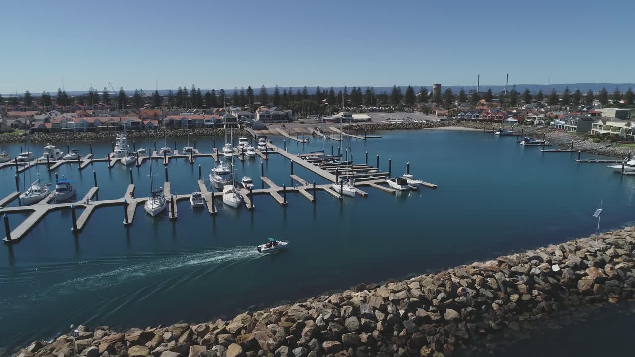 마리나의 보트 4k 50fps