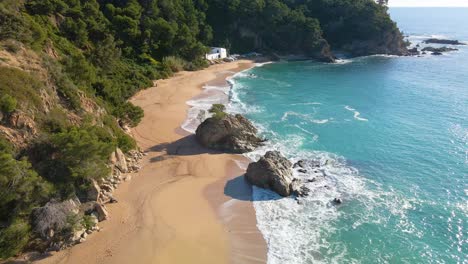 mediterraneo playa paradisiaca azul turquesa aguas no people vista aerea drone españa catalunya costa brava blanes lloret de mar mallorca islas baleares