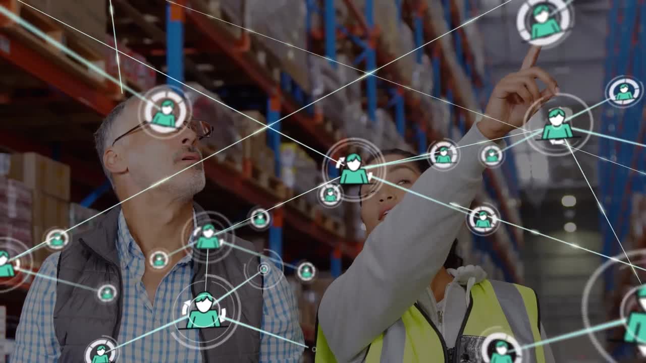 animación de íconos de perfiles sobre diversas trabajadoras y supervisores masculinos discutiendo en el almacén.