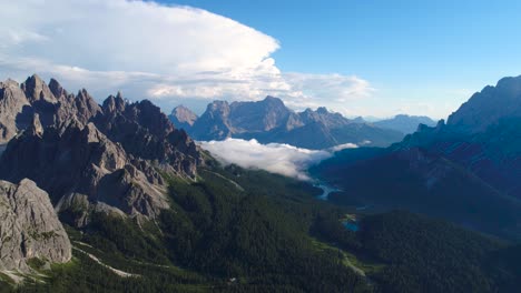 parque natural nacional de tre cime en los alpes dolomitas. la hermosa naturaleza de italia.