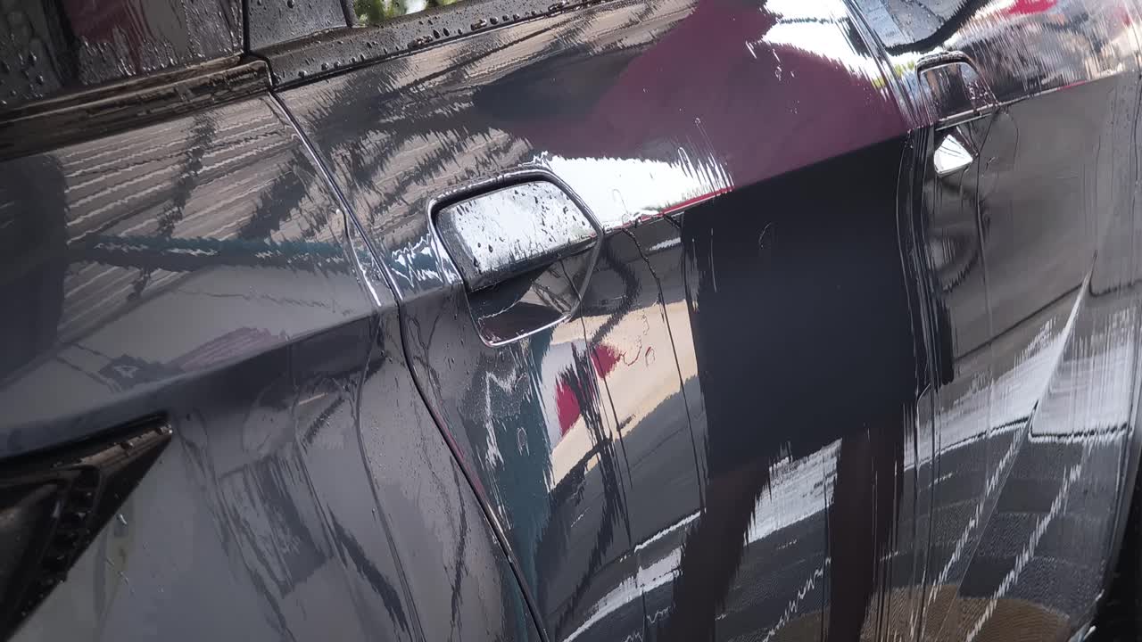 자동차 세탁소 에서 차 를 세척 하는 것