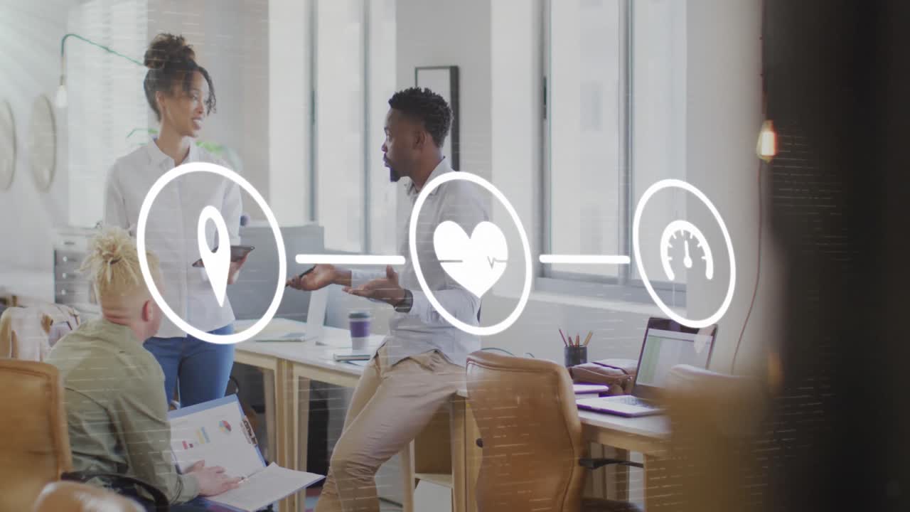 사무실에서 아이디어를 공유하는 다양한 동료들에 대한 선으로 연결된 아이콘의 애니메이션