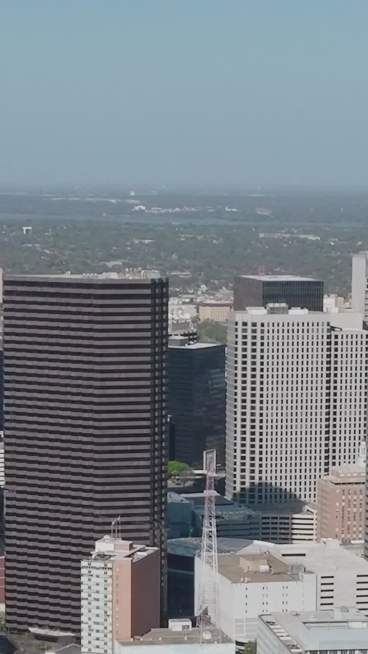 Vista del centro di Dallas dall'alto che mostra il paesaggio urbano e gli edifici