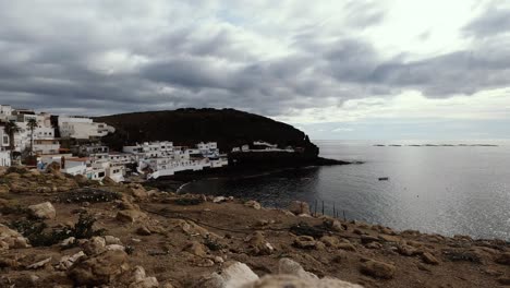 timelapse del pueblo pesquero de tufia en las palmas de gran canaria, españa