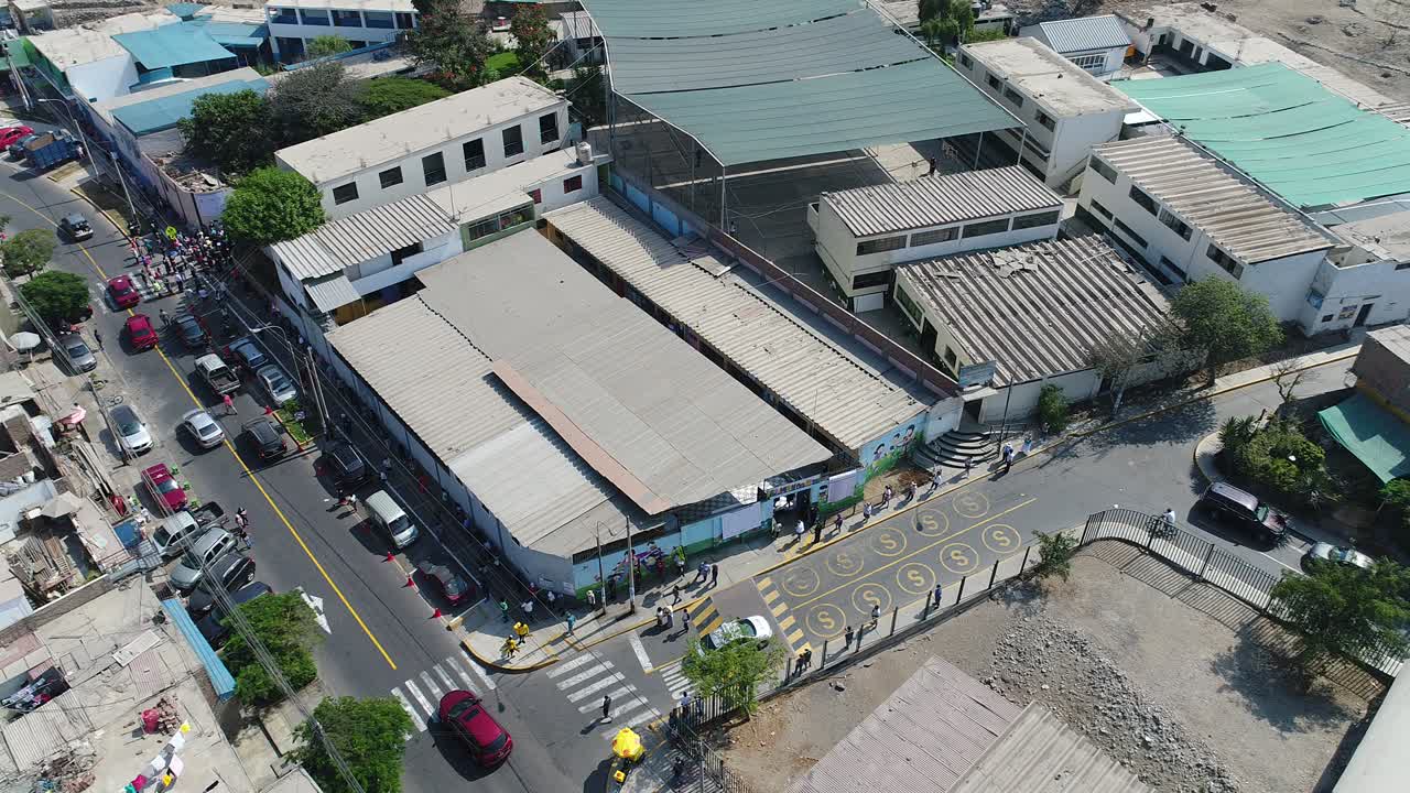 페루의 대통령 선거와 의회 선거 장소의 드론으로 촬영된 공중 영상입니다.