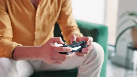 hombre jugando a videojuegos.