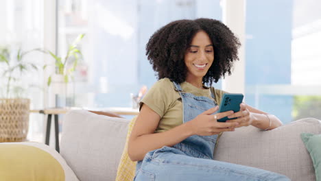 Happy,-woman-and-scroll-on-smartphone-couch