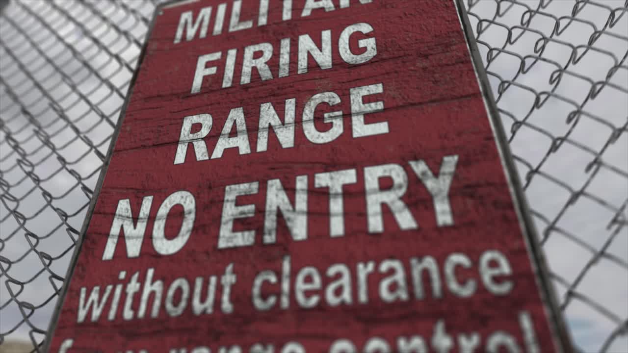 높은 품질의 3d cgi 렌더링과 함께 사막의 높은 보안 시설에서 체인링크 울타리의 근접 도 촬영, 군사 사격장, 출입 표지판이 없습니다.