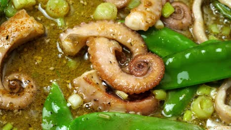 Arriba-Hacia-Abajo-De-Un-Salteado-De-Mariscos